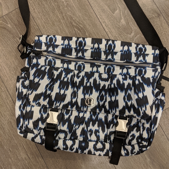 Lululemon messenger bag EUC IKAT print